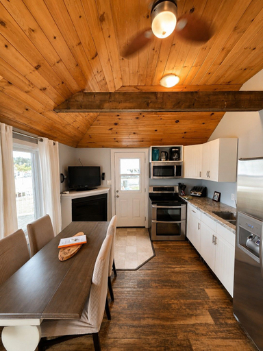 Private kitchen 3, Echo Beach Cottage Resort, Parry Sound