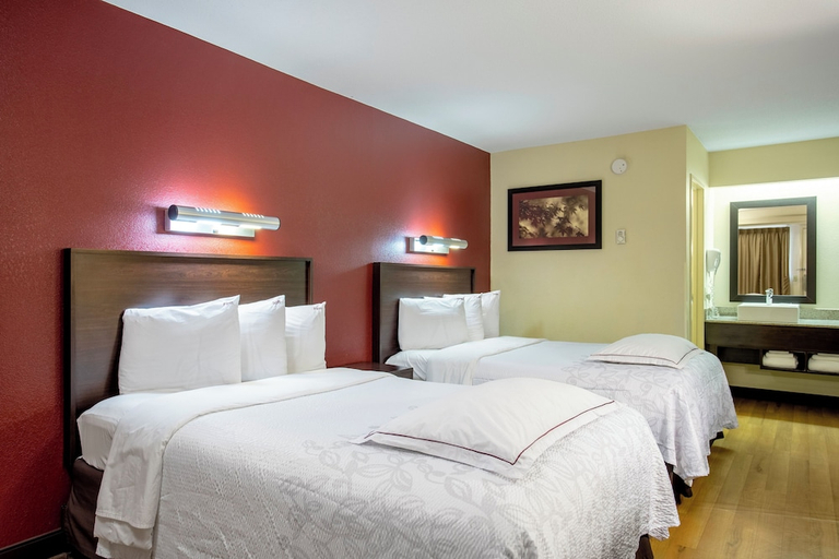 Bedroom 3, Red Roof Inn PLUS+ St Louis - Forest Park/ Hampton Ave , Saint Louis