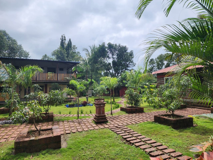 Property grounds 3, Shantubaug Agro Tourism, Satara