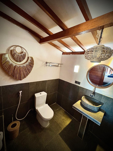 Bathroom 5, Damai Bungalows, West Sumbawa