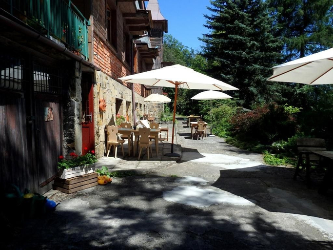 Outdoor dining, Ayur Garden Lanckorona, Wadowice