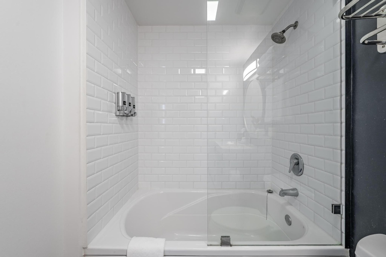 Interior 4, Contemporary King Studio in Coconut Grove Includes Parking, Miami-Dade