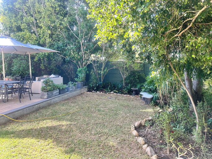 Garden 2, Charming Dove Cottage, Tranquil Retreat in Cape Town, City of Cape Town