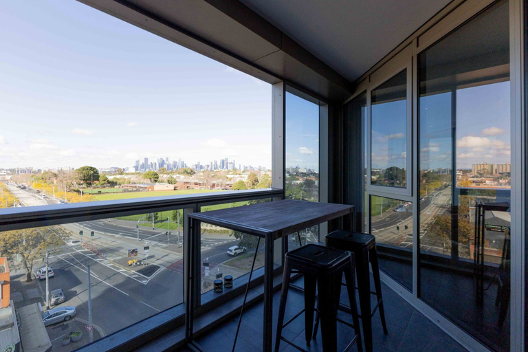 Balcony 5, Skyline-view 2-bed Apartment Near Flemington, Melbourne