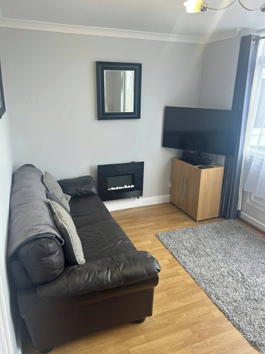 Living area 4, Spacious 2BR Villa 10 min Beach Parking & Wifi, Devon