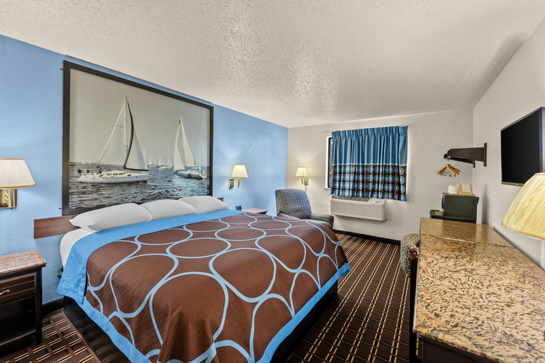 Bedroom 3, Super 8 by Wyndham New Castle, New Castle