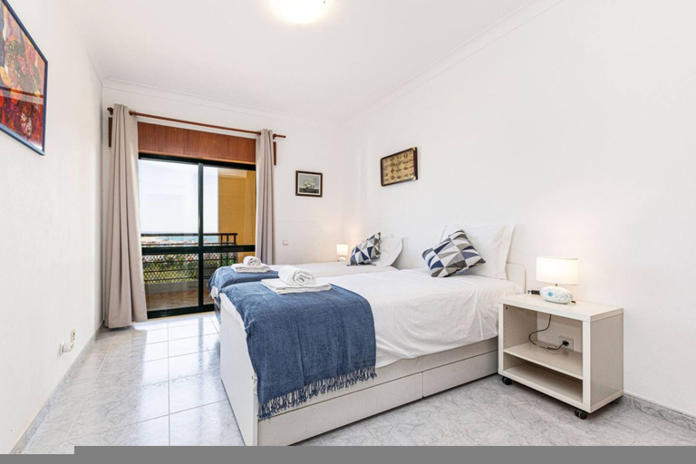 Room 4, Lagos Sea View 2BR Near Old Town, Lagos