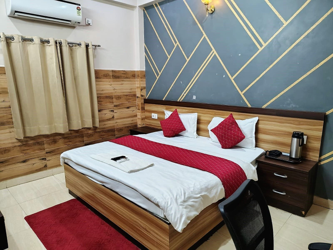 Room 5, Hotel Pratap, Etawah