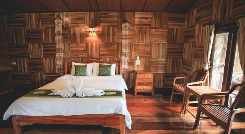 Bedroom 2, Baan Baitan Resort, Klaeng