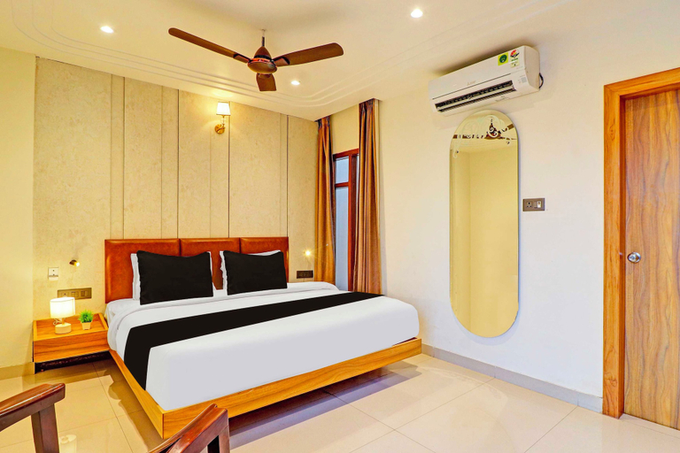 Room 3, Townhouse Oak Patel Nagar Dehradun, Dehradun