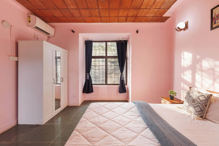 Room 2, The Rustic Ridge Villa by Stayjadepool1hr E-city, Krishnagiri