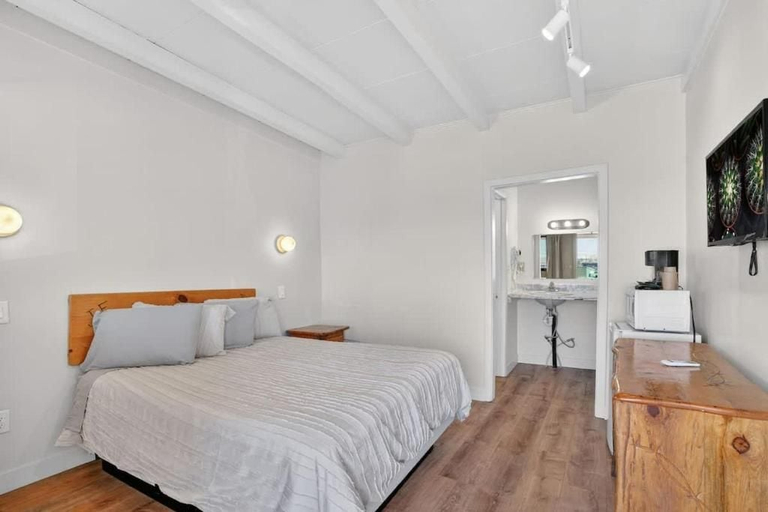 Room 5, 12 Highlander, Coconino