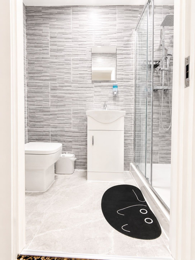 Bathroom 2, Marine Inn, Essex