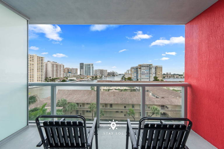 Room 3, Amazing Apt w Bay View Balcony - Near Beach, Broward
