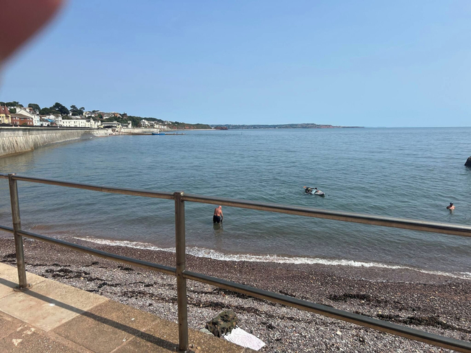 Beach, Spacious 2BR Villa 10 min Beach Parking & Wifi, Devon