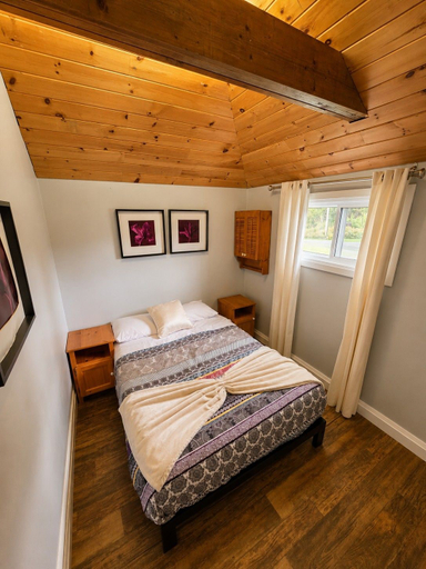 Room 2, Echo Beach Cottage Resort, Parry Sound