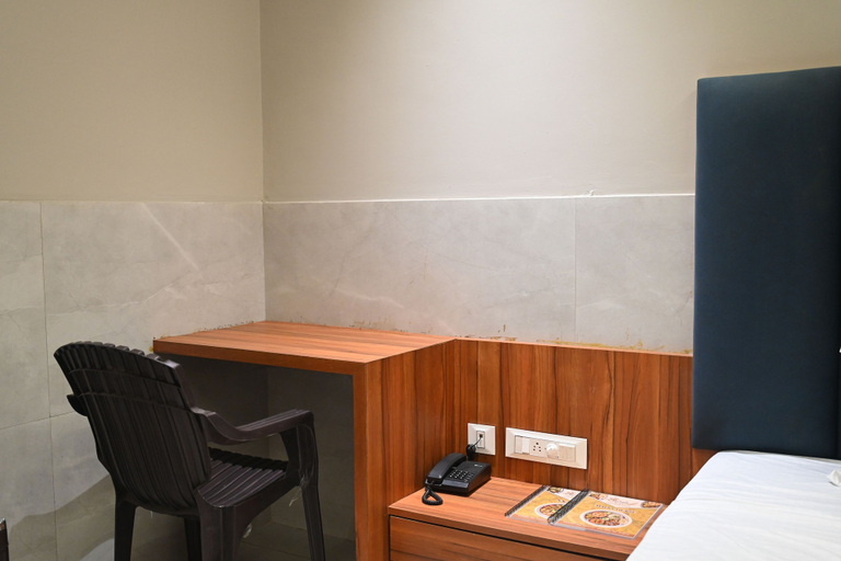 Room 3, SHREE LEELA HOTEL AND RESTAURANT, Ujjain