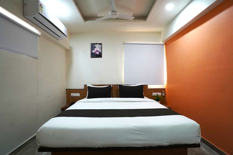 Room 2, hotel orange tree, Ahmadabad
