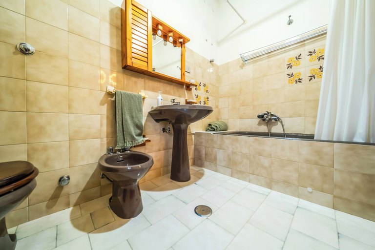 Bathroom 4, Casa Bisaccese, Avellino