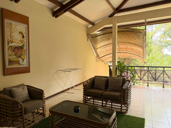 Terrace/patio 5, Kuca Plava, Bandung