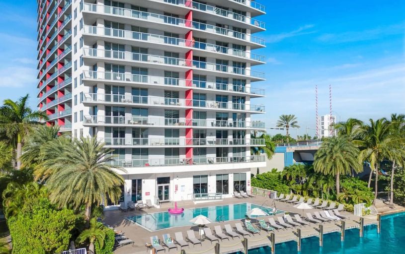 Room 4, Apt With Private Balcony Incredible Pool, Broward