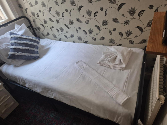 Bedroom 5, White Moon Hotel, Blackpool