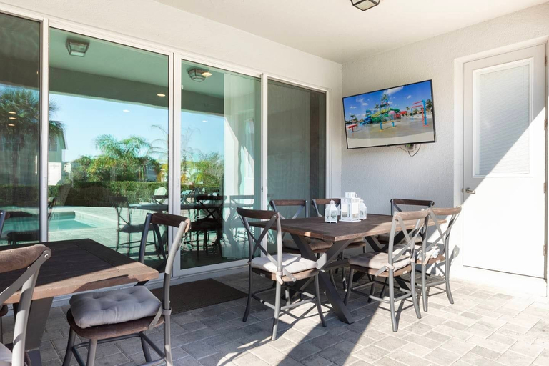 Outdoor dining 3, Enchanted 11br at Encore, Near Disney Parks, Osceola