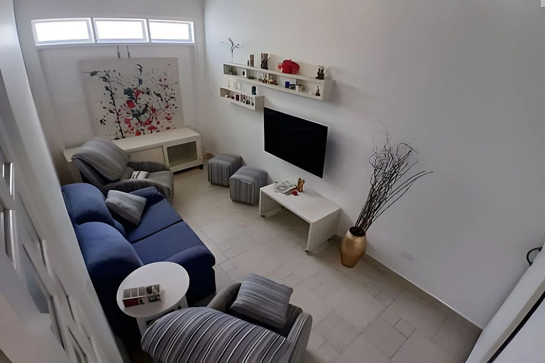 Living area 2, SHB - Casa na Praia Com 2 Vagas, Santos