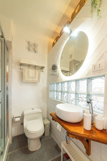 Bathroom 2, Chic Urban Home in Providencia, Santiago