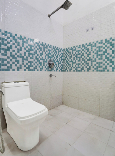 Bathroom 3, Super Townhouse Hitech City Madhapur, Hyderabad
