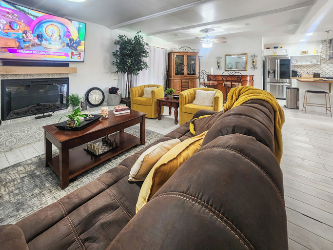 Living area 3, The Cielo Vista Estate, El Paso