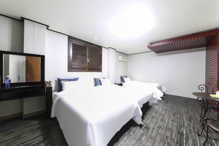 Bedroom 4, Gunsan B and B Hotel, Gunsan