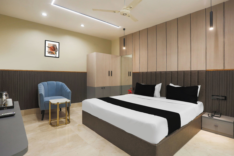 Room 3, Deluxe Hotel Heritage Plaza, Hisar