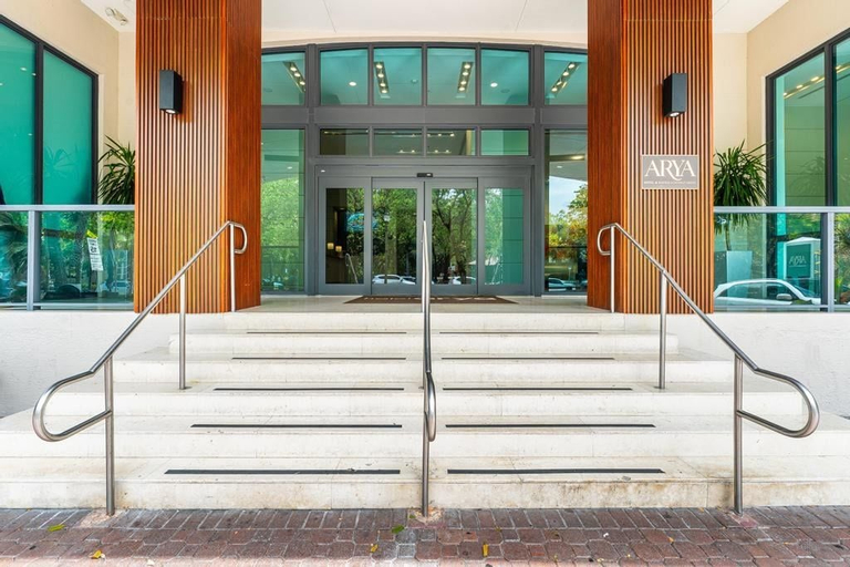 Interior 5, Contemporary King Studio in Coconut Grove Includes Parking, Miami-Dade