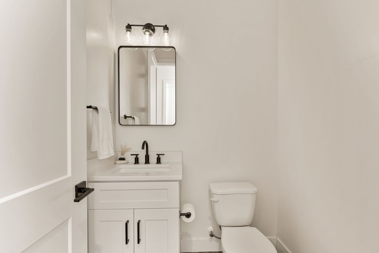 Bathroom 3, On The Rocks Shaken 6 Bedroom Home, Washington