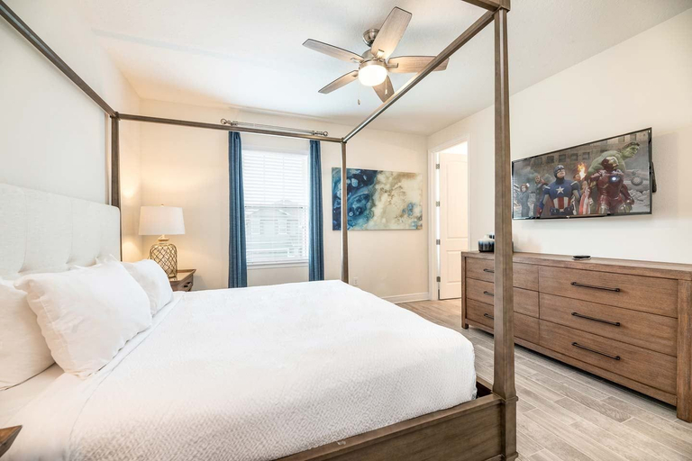 Room 2, Encore 8BR Home, Pool & Spa, 10 Min to Disney, Osceola