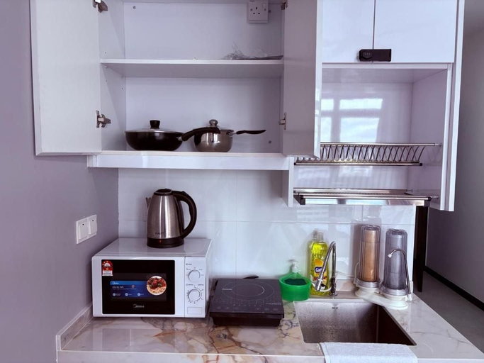 Private kitchen 4, Neu suite Studio Room By Rasbo Galaxy, Kuala Lumpur