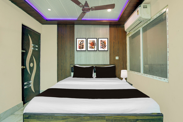 Room 2, Townhouse Madhyamgram Chowmatha Bus, North 24 Parganas