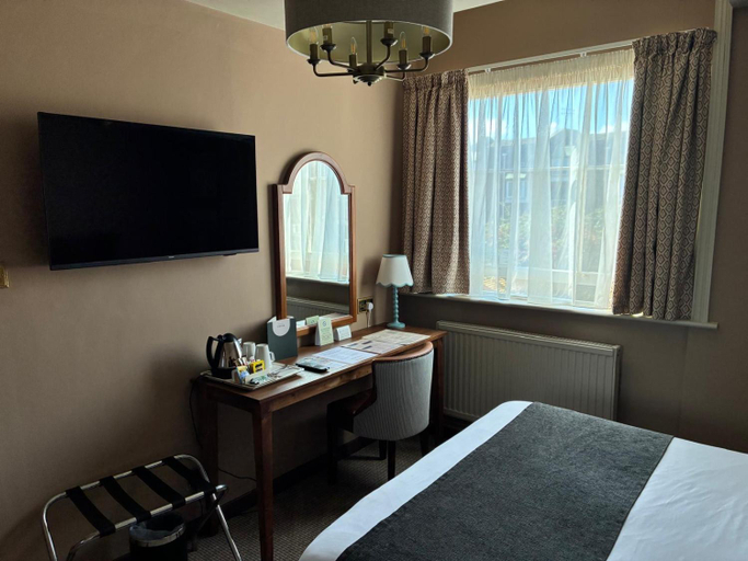 Bedroom 2, Antelope by Greene King Inns, Poole
