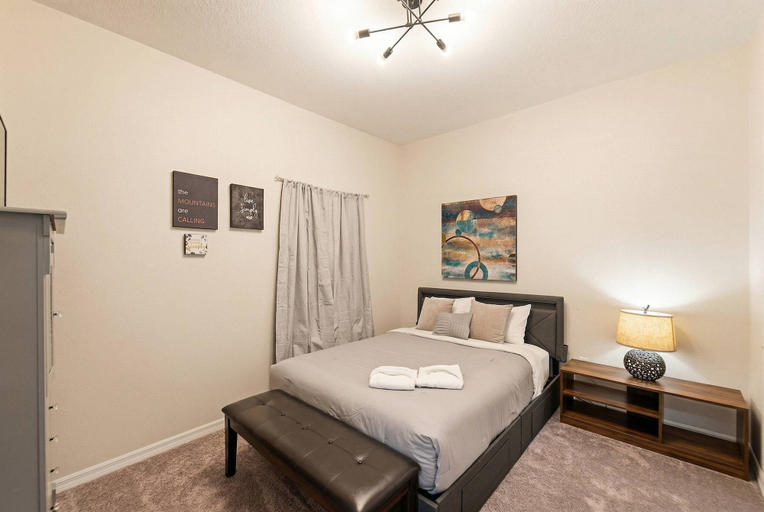 Room 2, 4BR Bella Vida Home Near Disney for 11 Guests, Osceola