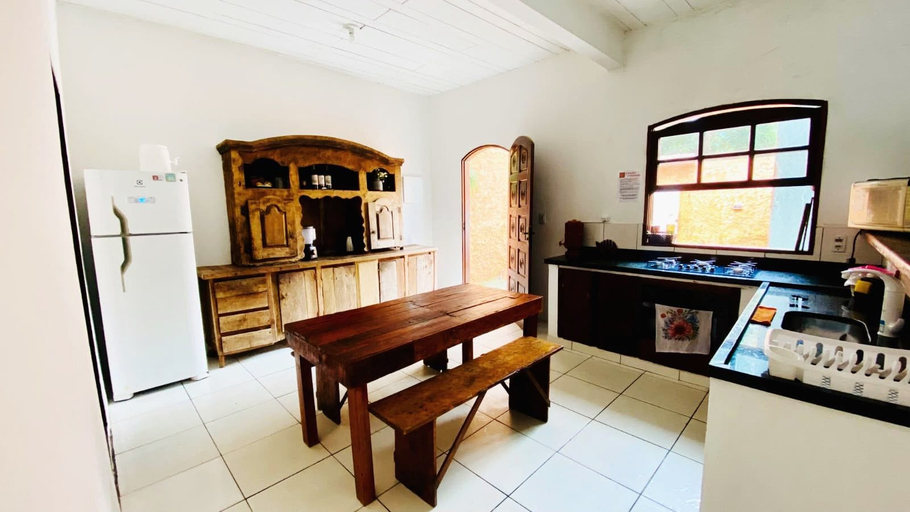 Private kitchen, Hostel Agatha, Parati