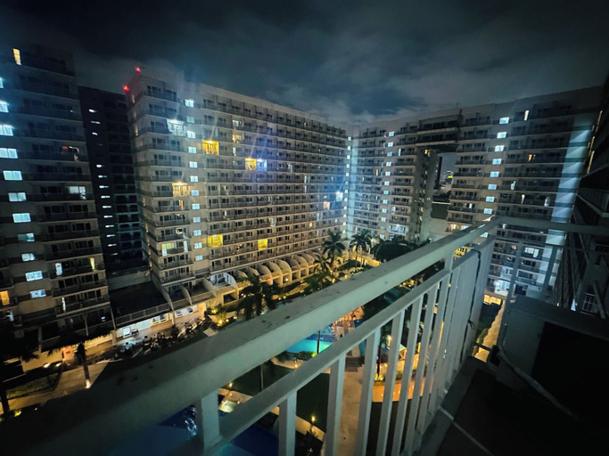 Property grounds 4, Happy 1-bedroom Condo With Balcony Facing Pool Tower Facing MOA, Pasay City