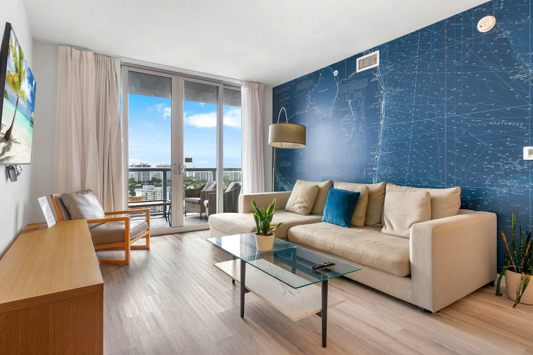 Room 4, Deluxe Apartment With Balcony Gym Pool, Broward