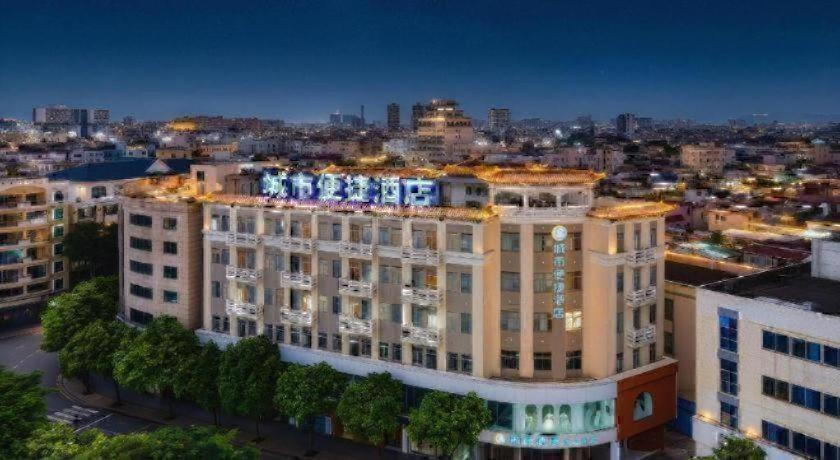 Exterior & Views