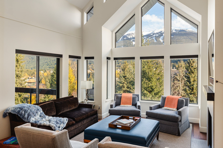 Living area 3, Winter Wonderland at Ravencrest, Squamish-Lillooet