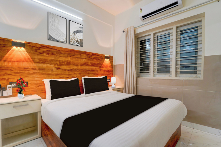 Room 4, OYO Townhouse Green Field Stadium, Thiruvananthapuram