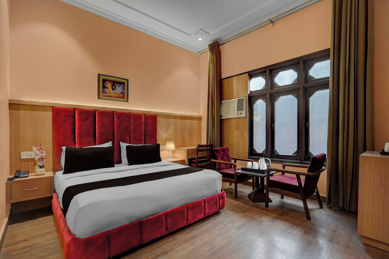Room 4, Clubhouse Vytilla Kochi, Ernakulam