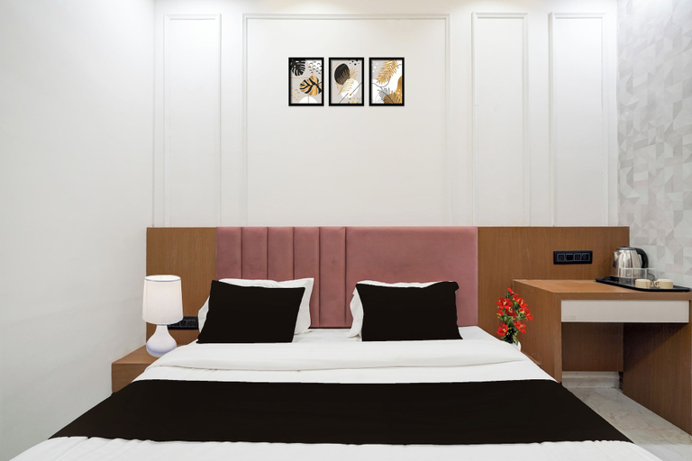 Room 5, Super Collection O Ujjain Central, Ujjain