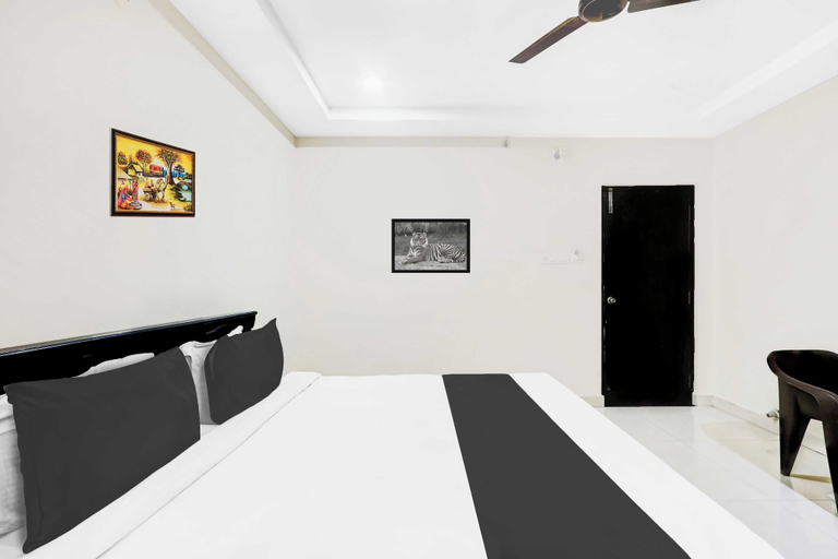 Room 4, Townhouse Oak Visakhapatnam Central Park, Visakhapatnam