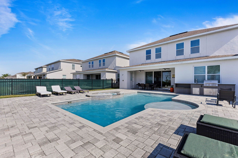 Pool 2, Colorful Villa With Game Room in Encore, Osceola